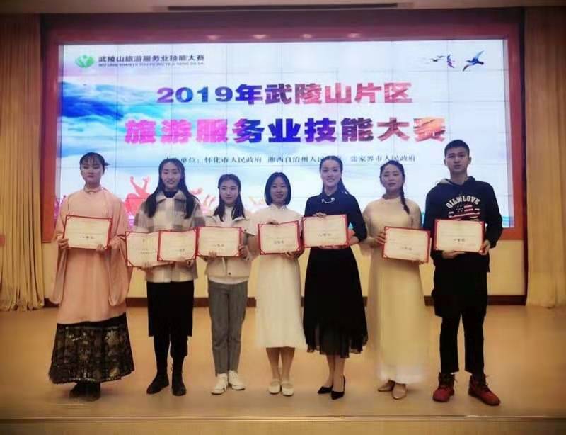 1572335534408052119.jpg 我院获奖选手合影.jpg