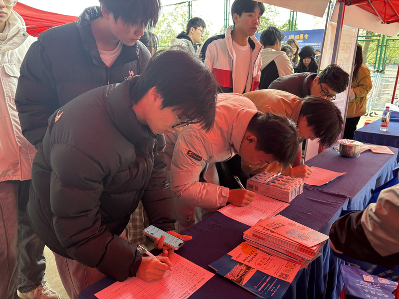 2. 与怀化国际陆港经开区联合举办以“青春筑梦陆港 才聚活力怀化”主题创新创业系列活动.jpg